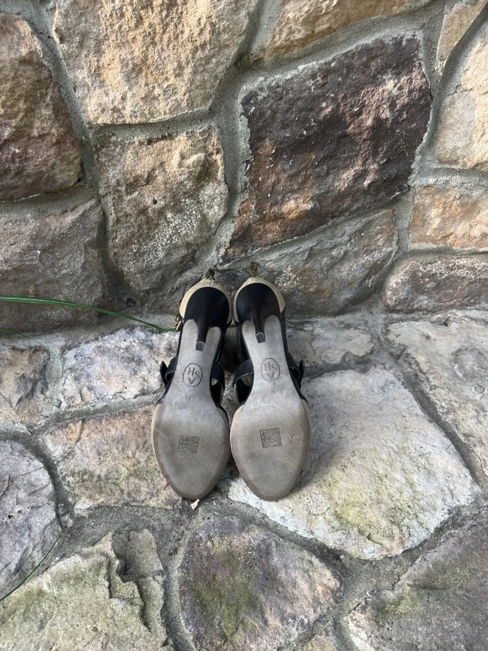 Woman’s shoes, worn once - Picture 6 of 6